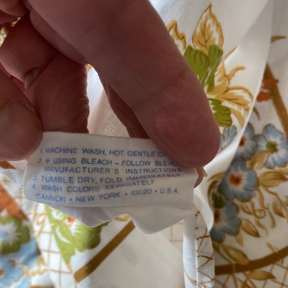 Vintage 70’s floral queen flat sheet and two pillowcases - Picture 4 of 5